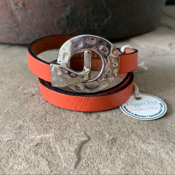 Women’s Triple Wrap Leather Bracelet - Picture 9 of 11